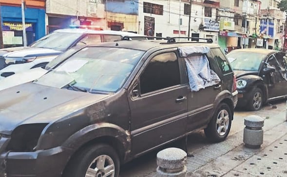 Se metió a dormir en camioneta de la Fiscalía en Azcapotzalco y terminó estirando la pata