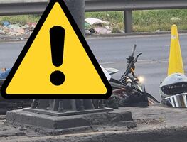 Biker con casco en el brazo pierde el control y la vida al estrellarse en un poste en Iztapalapa