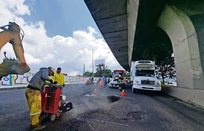 Socavón de 3 metros en Periférico Norte ya está reparado, ¿cuánto durará?