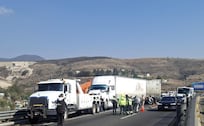 Chofer de tráiler muere tras ataque armado en la autopista Chamapa-Lechería