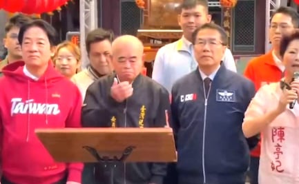 VIDEO: Líder religioso vomita y salpica al presidente de Taiwán en ceremonia del Año Nuevo Lunar