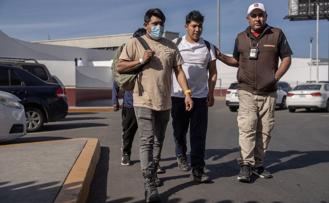 “México te Abraza”: Apoyo de 2 mi pesos, IMSS y comida para mexicanos deportados