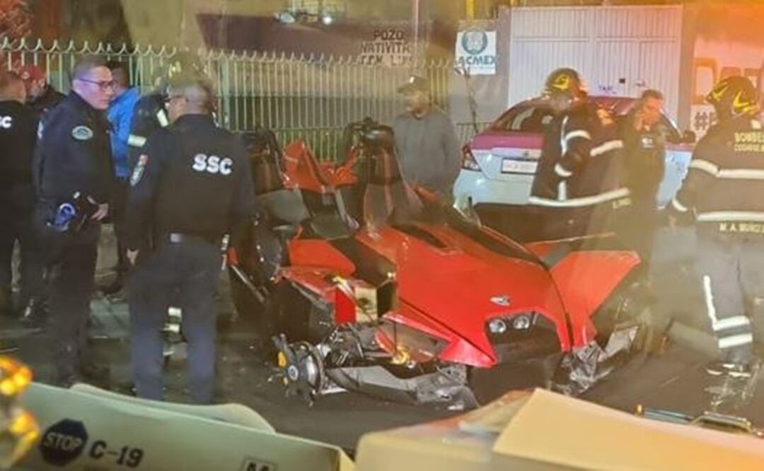 ¡Rápidas y furiosas! Mujeres estampan lujoso auto deportivo y lo dejan hecho trizas, en CDMX