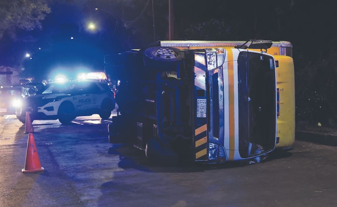 Conductor muere en acostón por viajar a exceso de velocidad y de alcohol. Foto: (Francisco Rodríguez. El Gráfico)
