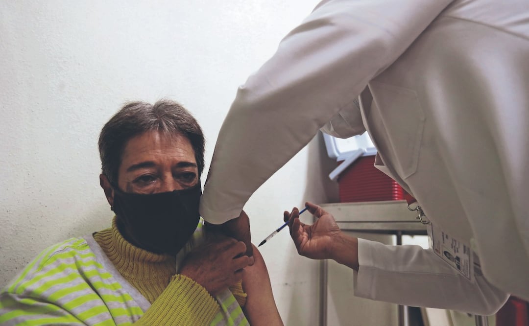 Vuelven las vacunas contra Covid e Influenza pero con poca afluencia en Edomex y CDMX