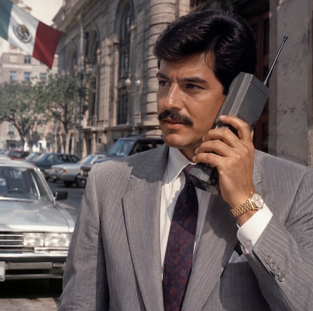 Así era el primer celular en México (Foto: Creada con IA)