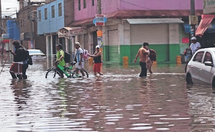 Tromba en Edomex deja bajo el agua a colonias de Neza y Los Reyes