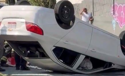 Alcohol y velocidad provocan volcadura en Lomas Verdes: Mujer muere y amigos sobreviven