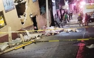 Derrapa camión en “Bajada del Diablo” y hace boquete en casa, en alcaldía Álvaro Obregón