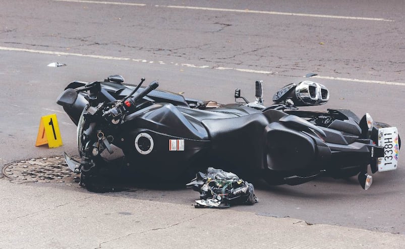 Aceleró de más y no la contó: Motociclista muere tras brutal derrape en la GAM