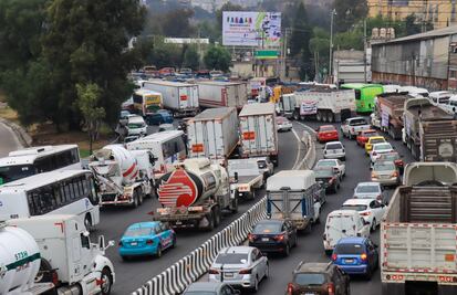 Transportistas frenan bloqueos masivos en CDMX y Edomex tras negociación express