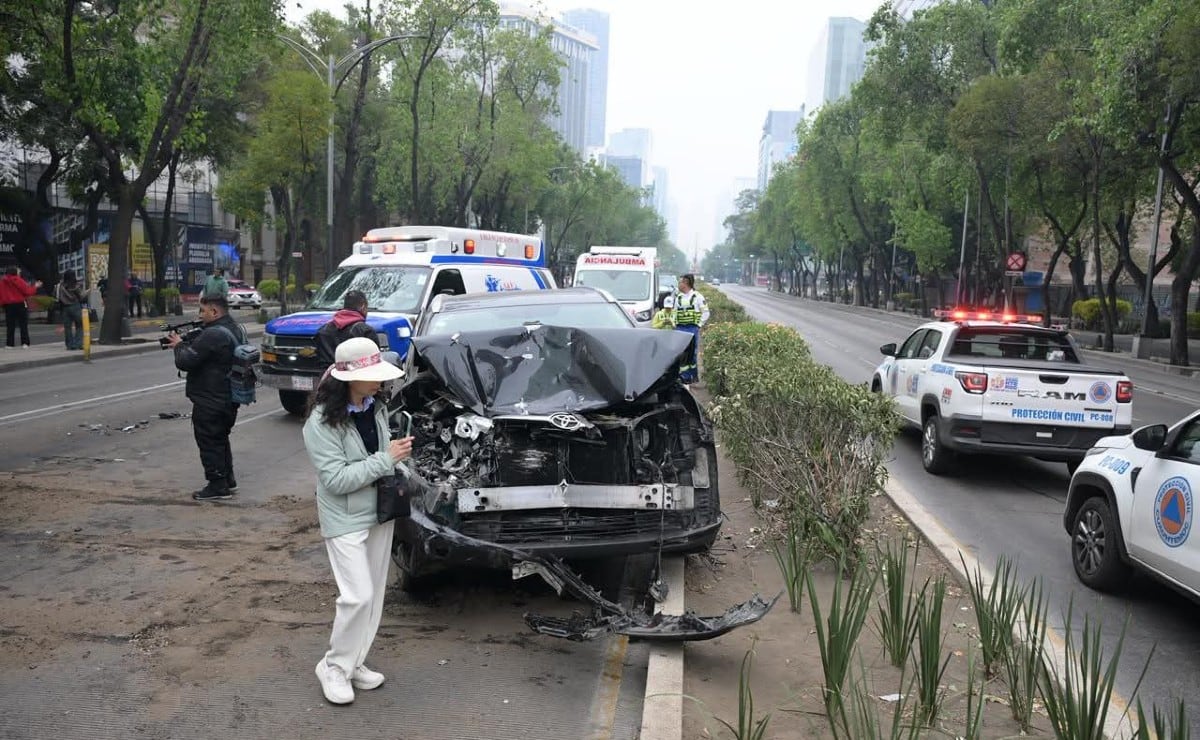 Conductor chino se queda dormido y se estrella contra camión de turistas