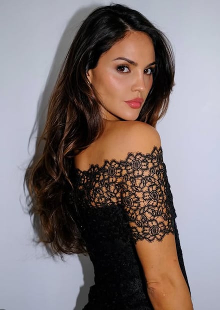 Eiza González en vestido negro transparente (Foto: Instagram)