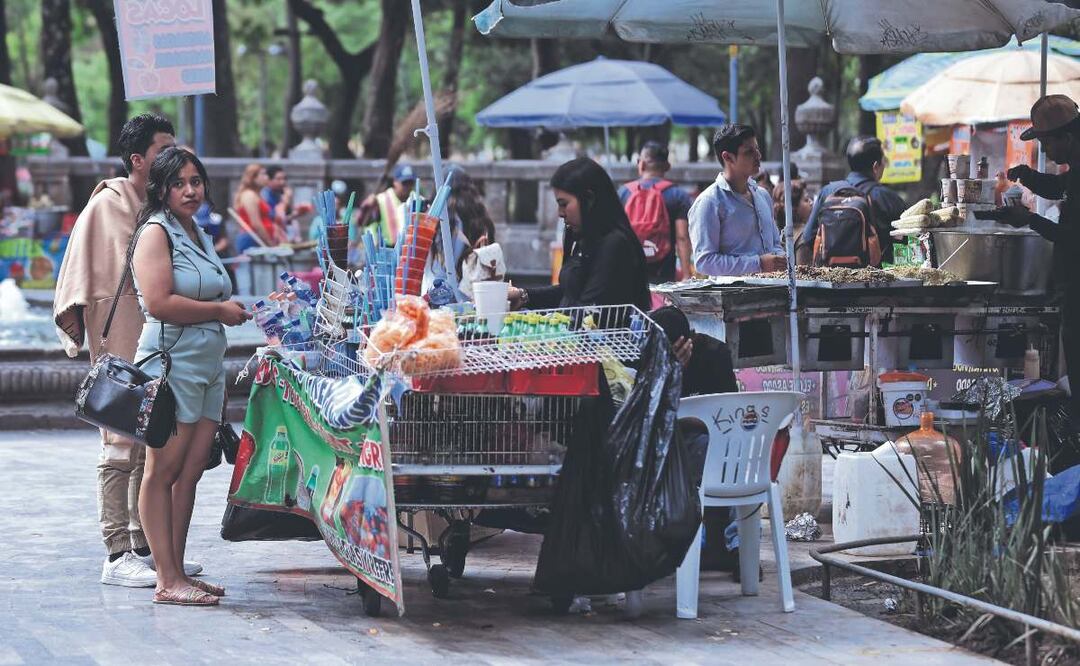Mujeres en la informalidad laboral. Foto: (Fernanda Rojas. El Gráfico)