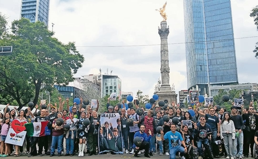 Día mundial de The Beatles en el Ángel de la Independencia. Foto: Cortesía
