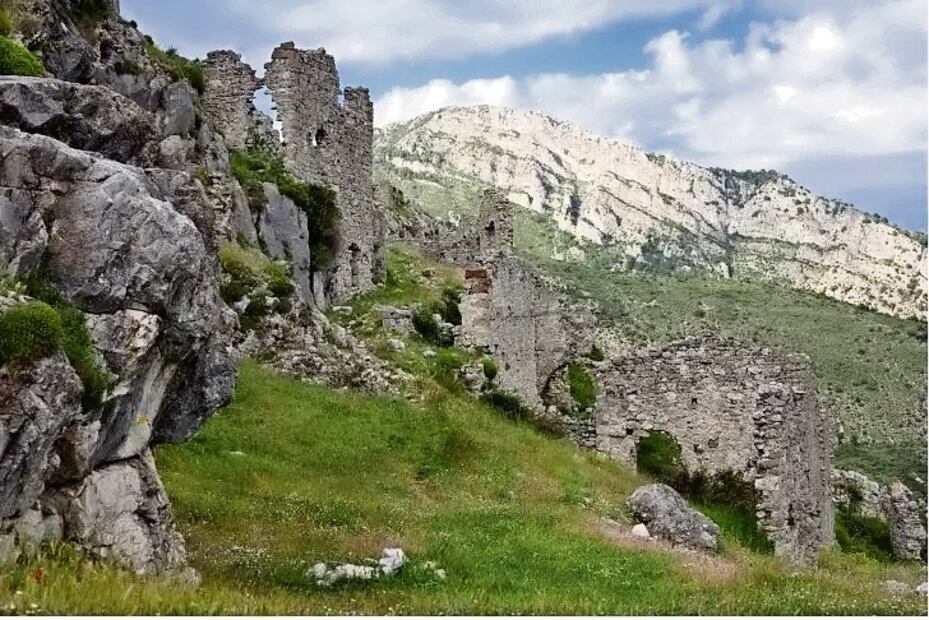 ruinas_rocca_162632192_0.jpg