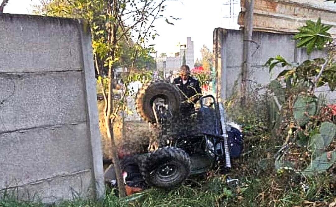 Mujer deja un pequeño en el panteón, cae de su cuatrimoto cuando iba con sus hijos a la escuela en Ixtapaluca 