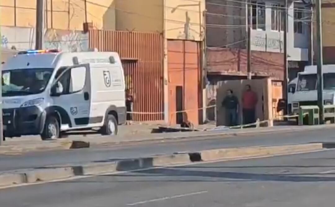 Conductor se echa de reversa y truena a abuelita en la Agrícola Pantitlán, Iztacalco