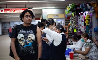 Vacunas contra el SARAMPIÓN en Metro y Metrobús CDMX: ¿Cuáles son los lugares y horarios