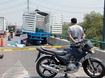 Motociclista muere en la autopista Naucalpan-Ecatepec; chocó contra una camioneta varada