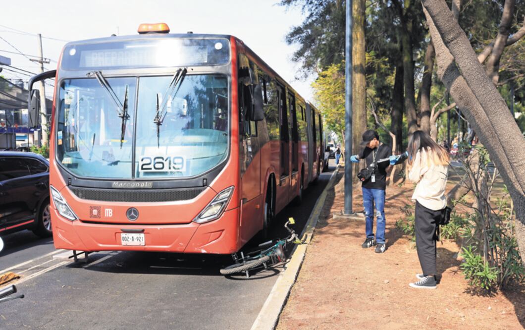 La Línea 5 del Metrobús se detiene: Atropellan a chavo que invadió el carril (Foto: Francisco Rodríguez)