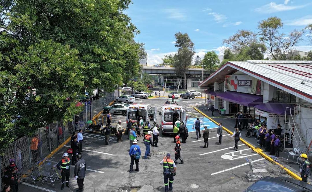 Abuelita confunde el freno y se mete a tienda; arrolla a cuatro, en Coyoacán