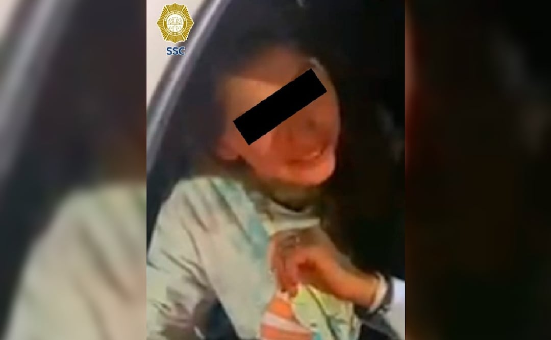 Borrachita se estrella en patrulla para evadir el alcoholímetro en la Benito Juárez