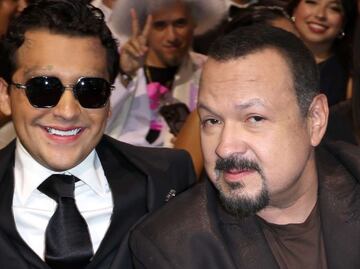 Christian Nodal recibe espaldarazo de Pepe Aguilar en pleno concierto ¿Familia unida?