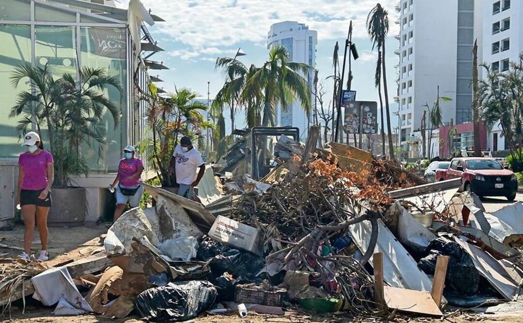 AMLO se defiende, asegura que pensó en advertir que huracán Otis venía 'cañón'