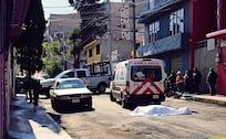 ¡No lo pelan! Asesinan a un sujeto en Iztapalapa, nadie lo identificó