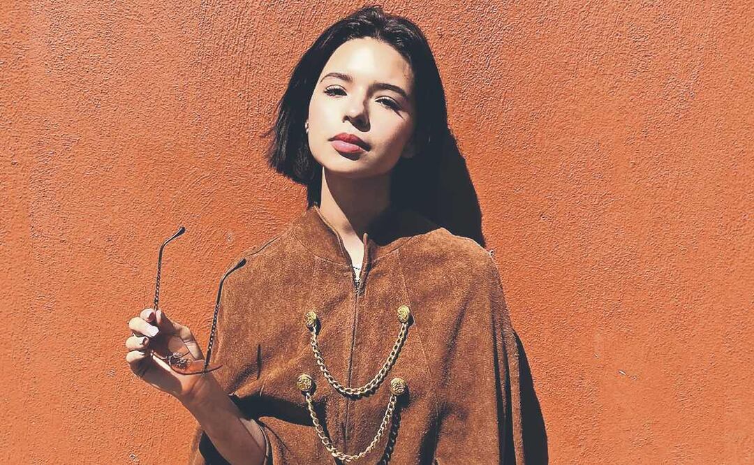 Ángela Aguilar es demandada por corista y está tratando de evadir la justicia