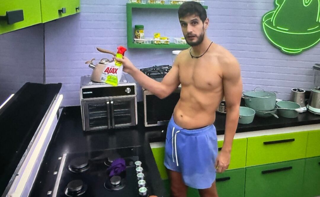 Hospitalizan a mamá de Adrián Marcelo por los ataques en contra del influencer