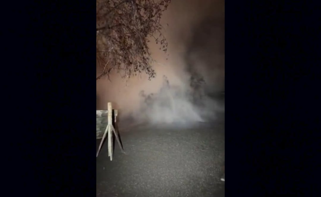 La Tierra explotó! Surge géiser dentro de una casa en Michoacán (VIDEO)
Imagen: Captura de Pantalla