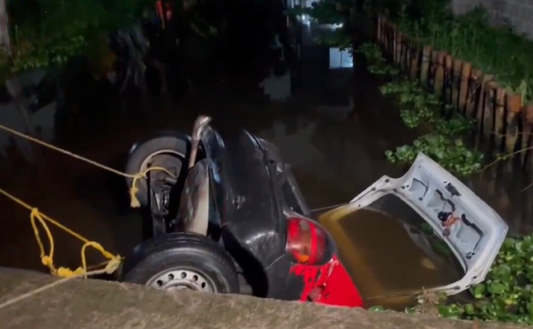 Taxista se va al canal con todo y pasajeras en Xochimilco, mujeres no sobrevivieron
