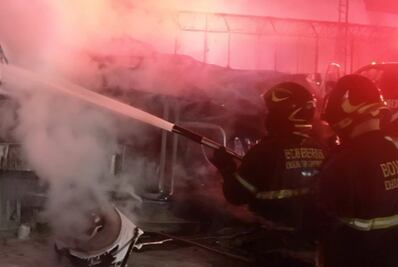 Camioneta se incendia en el Circuito Interior: ¿Qué consecuencias tuvo para el tráfico de CDMX?