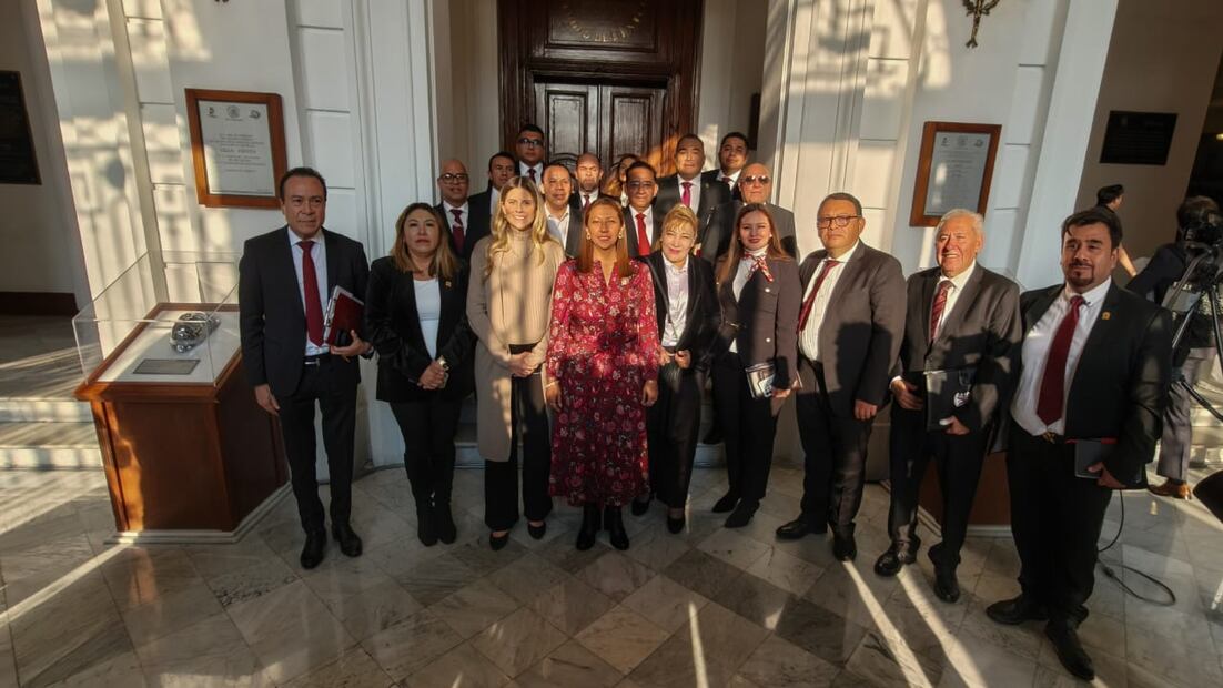 Foto. Especiales (Evelyn Parra y congresistas)