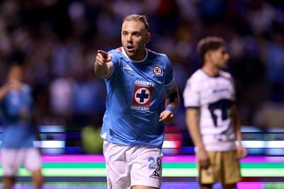 Cruz Azul supera a Pumas en un partido lleno de emociones 