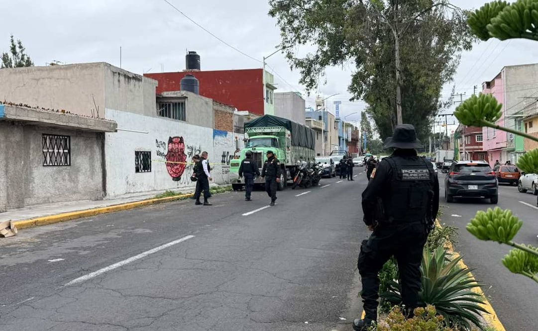 Macabro hallazgo en Neza: encuentran cadáver bajo un camión de carga. Foto: (Osmar Alvarado)