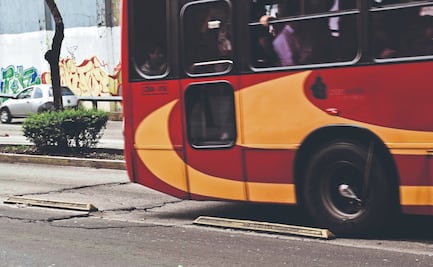 Baches y hundimientos cuestan 30 millones al Metrobús en CDMX