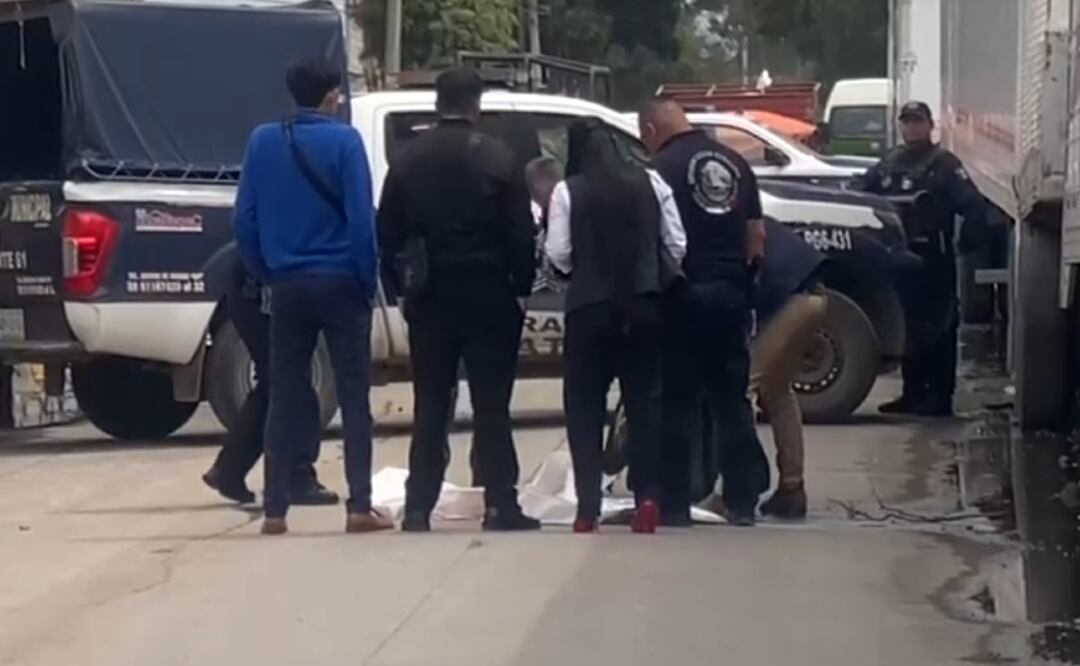 Pepenadores hallan cadáver abandonado bajo tráiler en Ecatepec