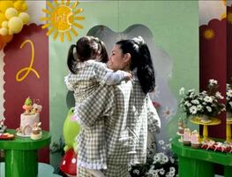 La mamá de Cazzu e Inti están con los papás de Nodal… ¡y él está que arde!