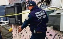 Macabro hallazgo en Tlalnepantla: Dejan cadáver maniatado entre la banqueta y un vehículo