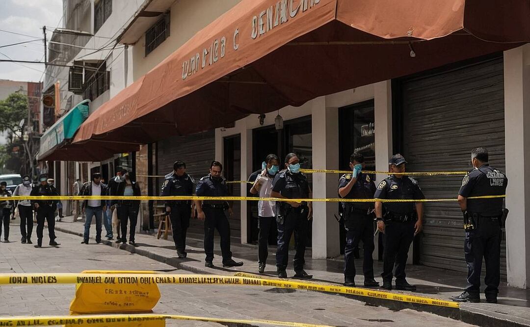 Se echan en caliente a un hombre afuera de una cafetería en Coacalco, Edomex