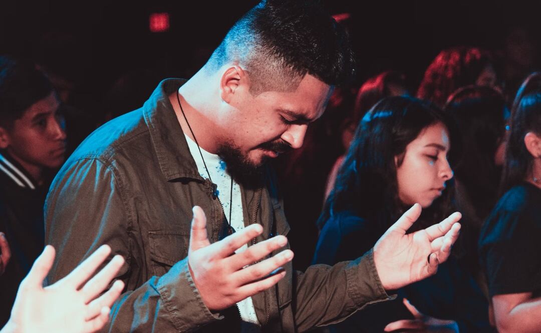 ¿Quieres aprender a rezar en familia? Sigue estos 5 tips para lograrlo