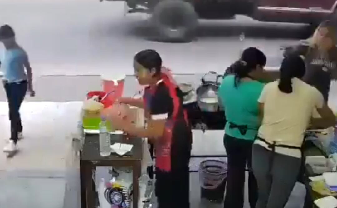 VIDEO: Mujer avienta cazo con aceite caliente la señora de las garnachas, en Veracruz
