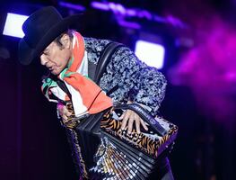 ¿Cómo reaccionó Jorge Hernández, cantante de Los Tigres del Norte tras fuerte caída en show?