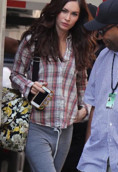 Megan Fox Usa Su Iphone Para Protegerse El Gráfico