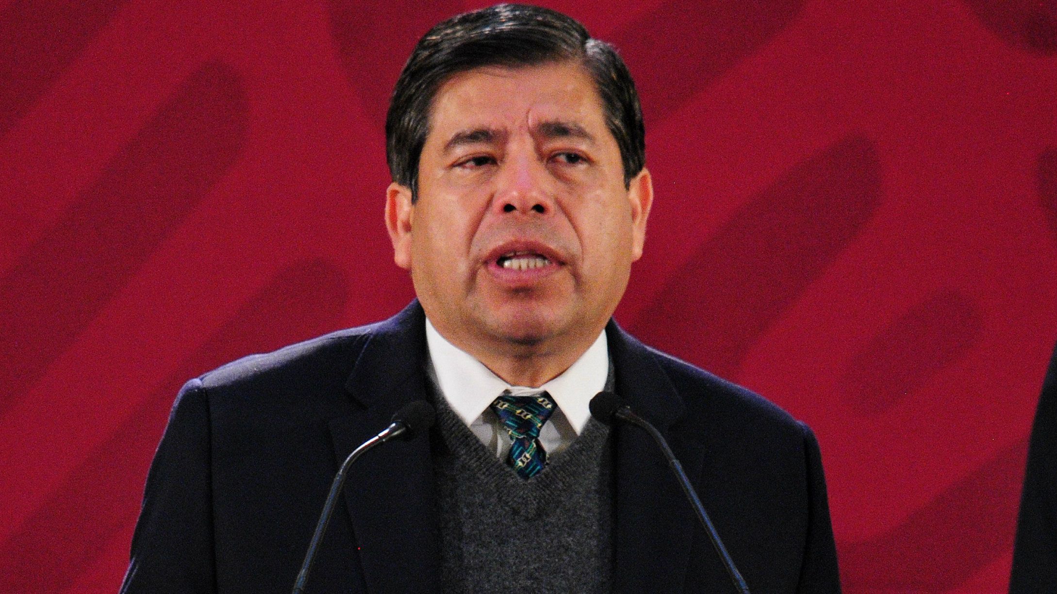Renuncia Tonatiuh Guillén, titular del Instituto Nacional 