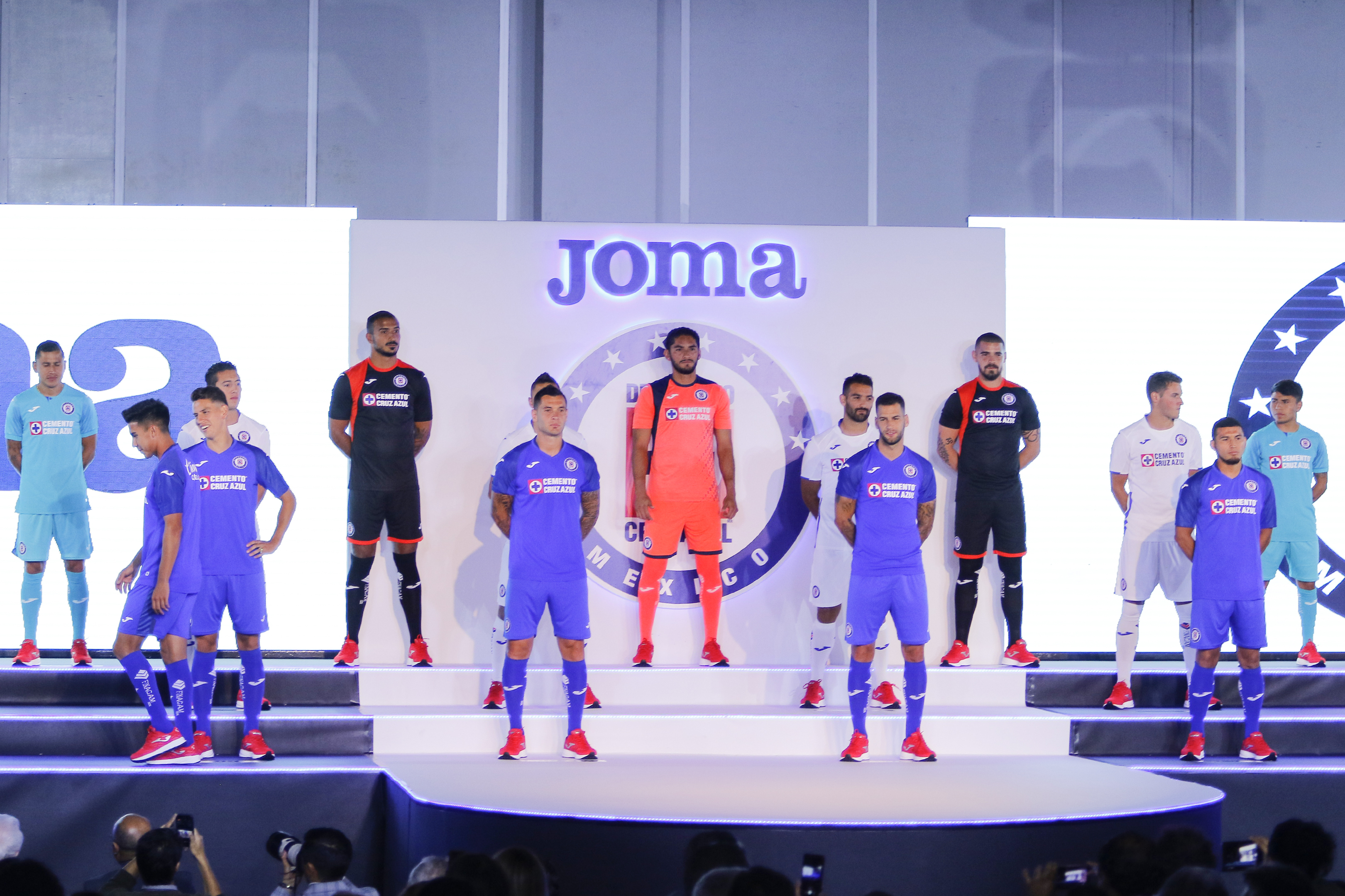 Cruz Azul presentó su nuevo uniforme para el Apertura 2019