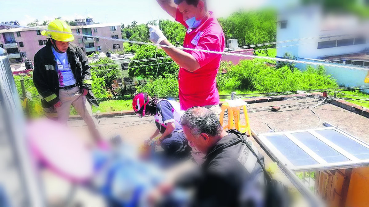 trabajador muere electrocutado caída funcionario director de logística municipal coatlán del río 